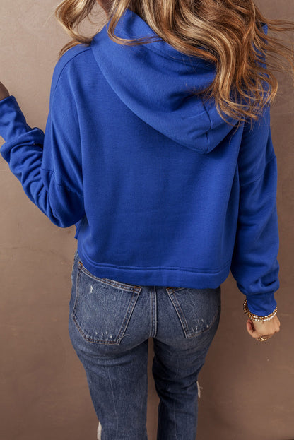 Dunkelblauer, einfarbiger, kurzer Hoodie mit überschnittener Schulterpartie und Kordelzug