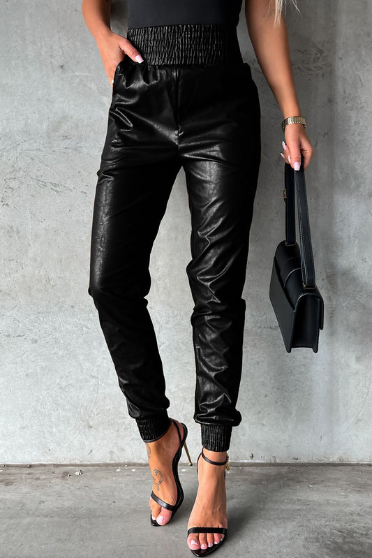 Schwarze gesmokte Skinny-Hose aus Leder mit hoher Taille