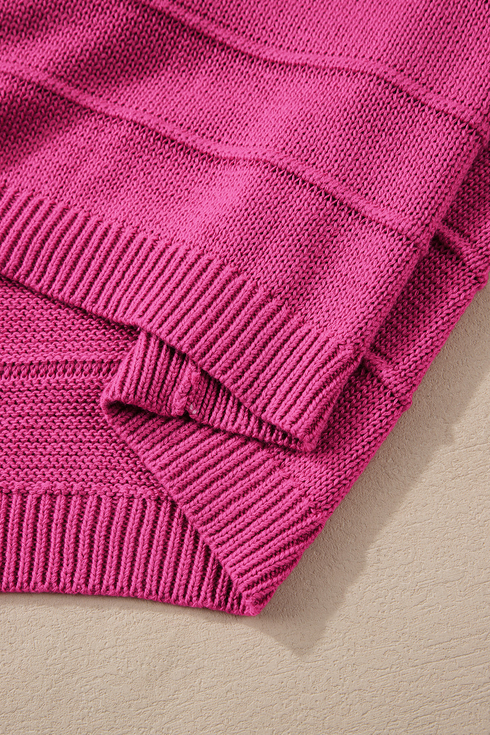 Rosaroter Pullover mit Schleife und Knoten, Rundhalsausschnitt und Cut-Out