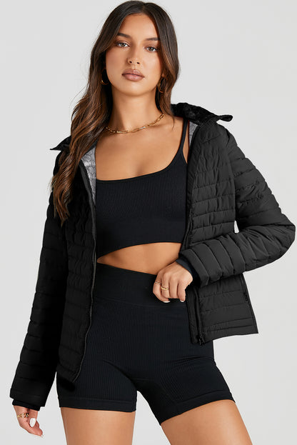 Schwarze, einfarbige Steppjacke mit Reißverschluss