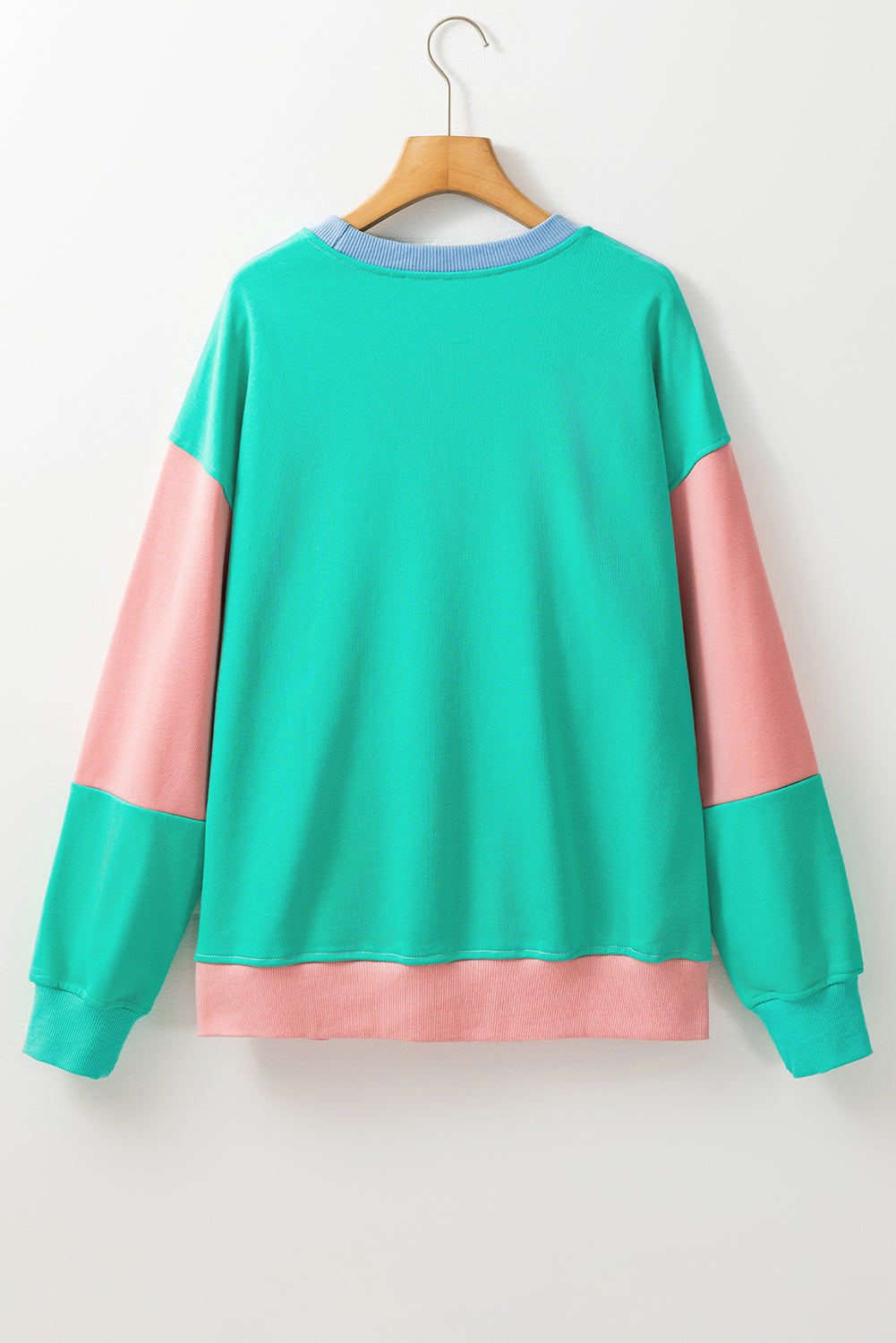 Sweatshirt mit überschnittener Schulter und Patchwork-Muster im Farbblockdesign von Blossom