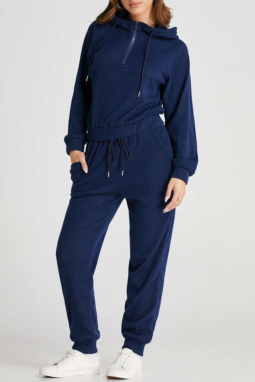Marineblaues Set aus kurzem Hoodie und Jogginghose mit Kordelzug