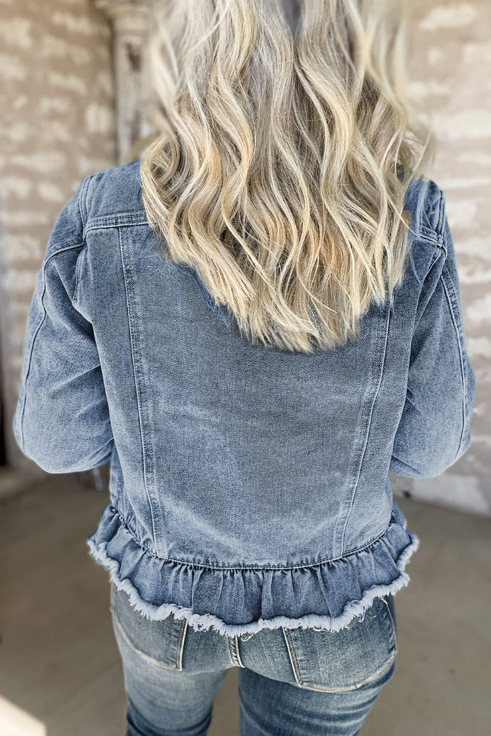 Beau Blue – Jeansjacke mit Rüschen und Klapptaschen