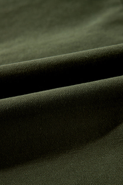 Moosgrüne Jacke mit Druckknopf-Reißverschluss und engem Taillenkragen
