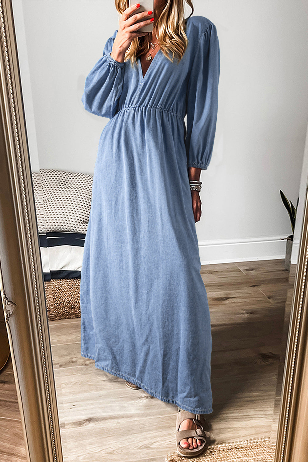 Myosotis Chambray Maxikleid mit tiefem V-Ausschnitt und Armbandärmeln