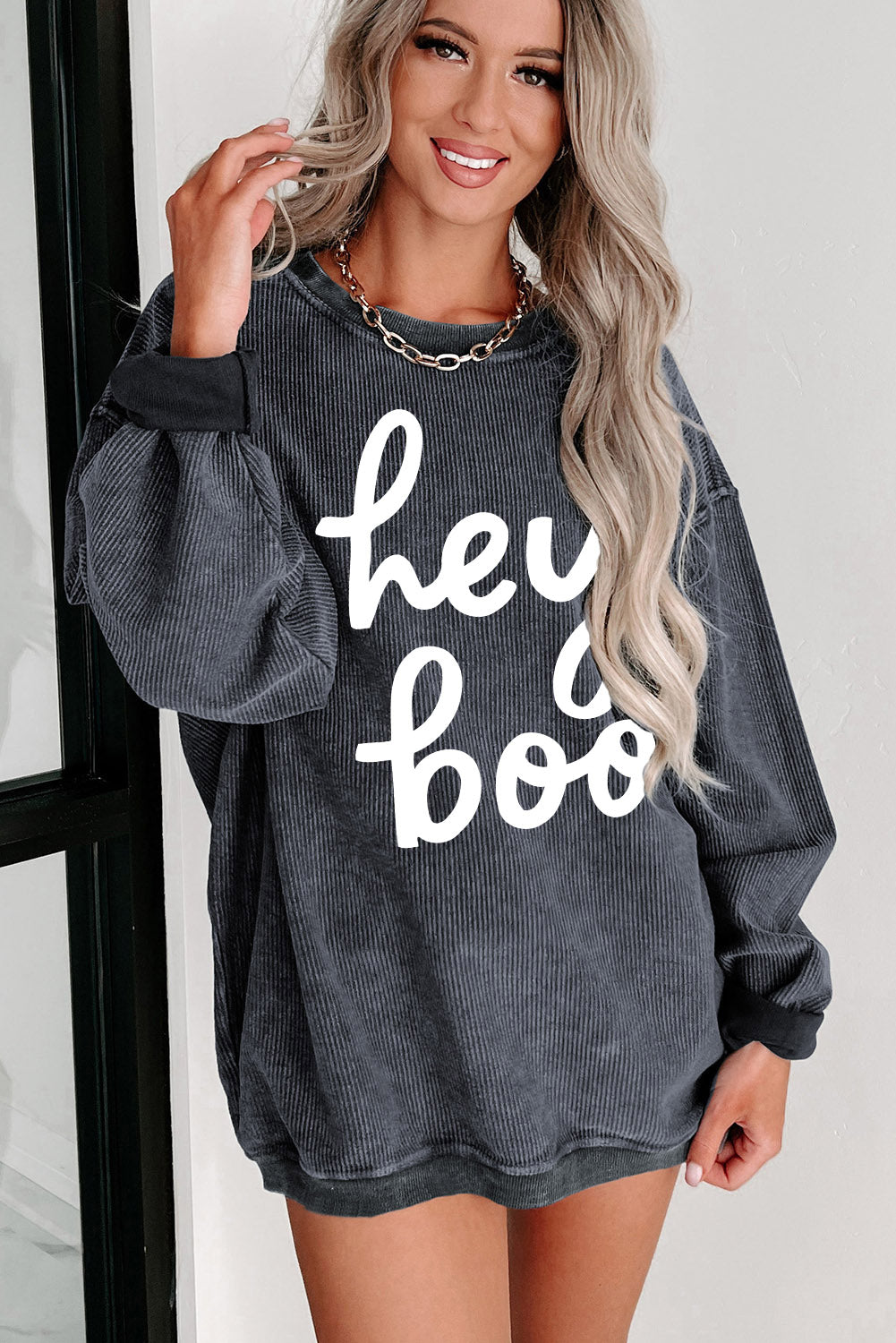 Graues Halloween-Sweatshirt mit „Hey Boo“-Grafik und Kordel