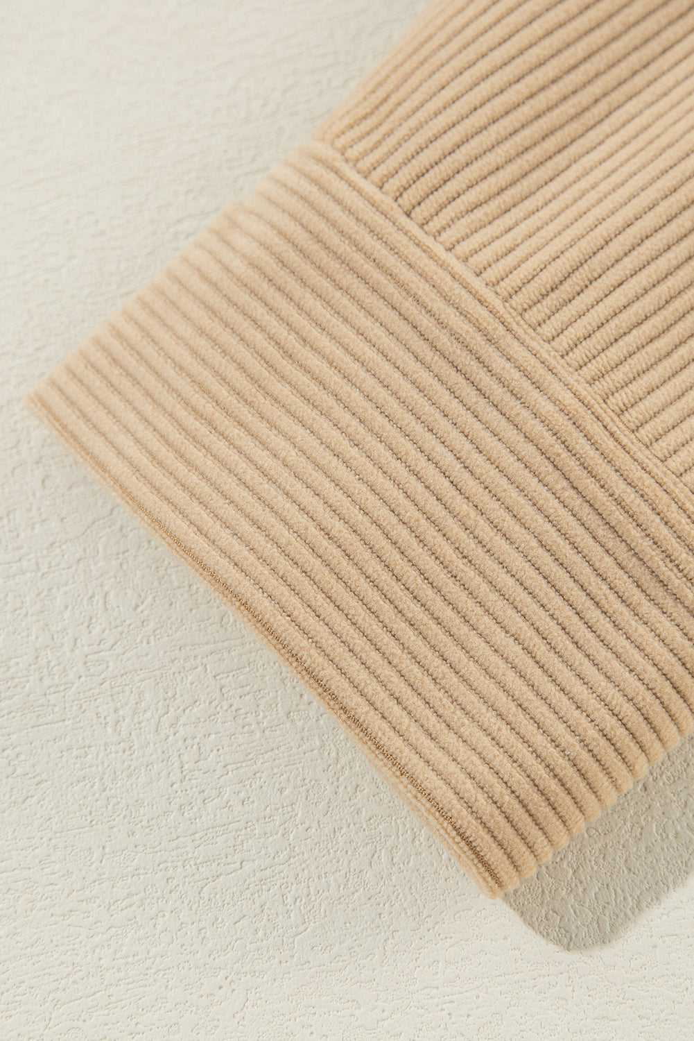 Helles französisches Beige, einfarbige Cord-Shacket mit Rüschen, Klapptasche und Knopfleiste