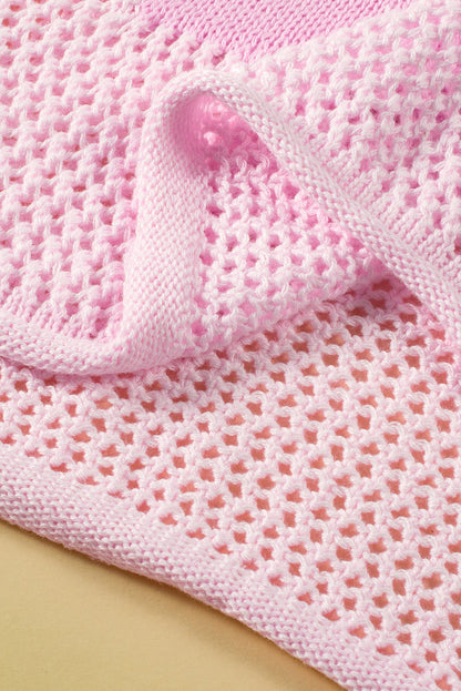 Hellrosa Strickpullover mit großer Blume und tief angesetzter Schulterpartie