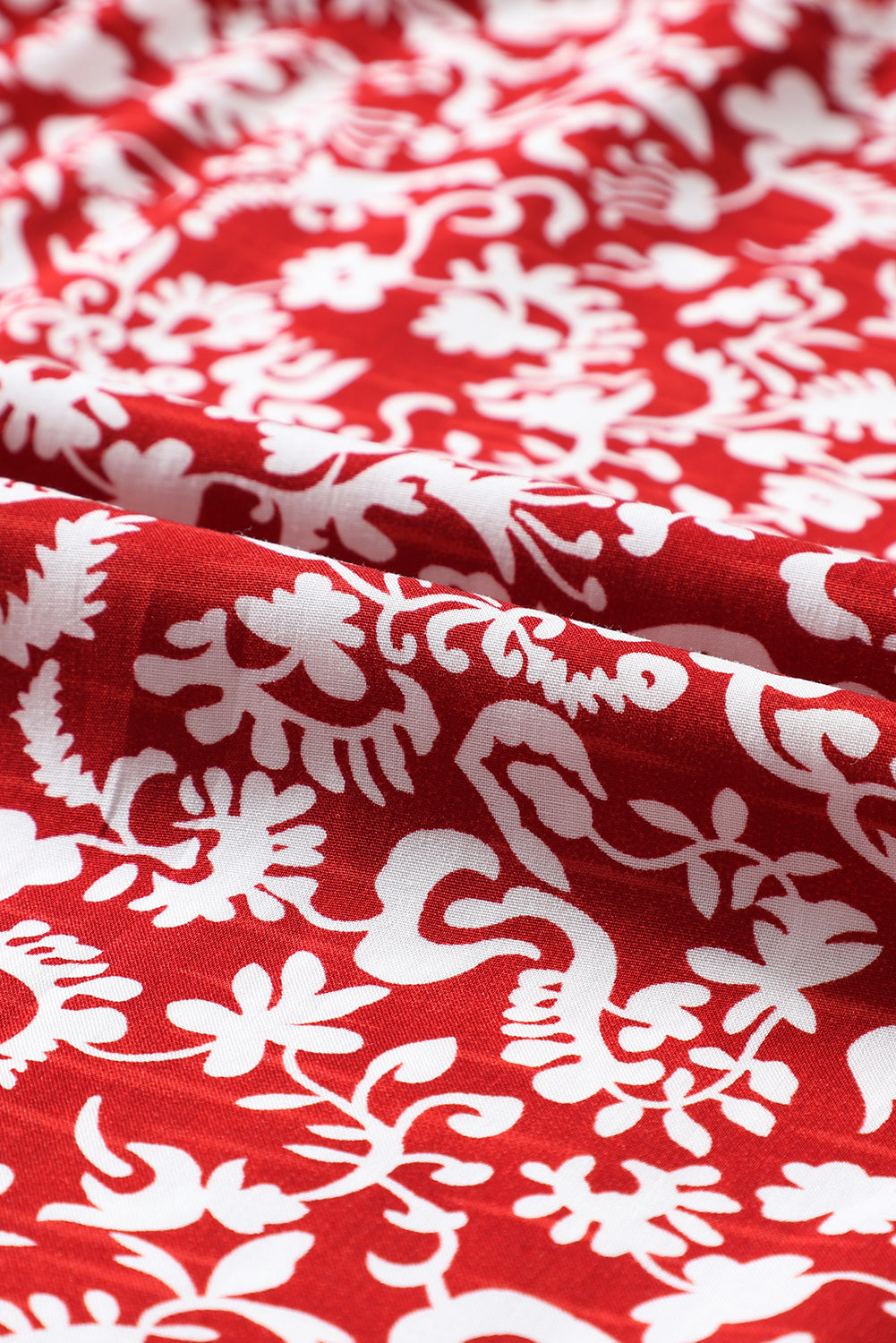 Burgunderrote Bluse mit Blumenmuster und gesmoktem Kragen und Schleife