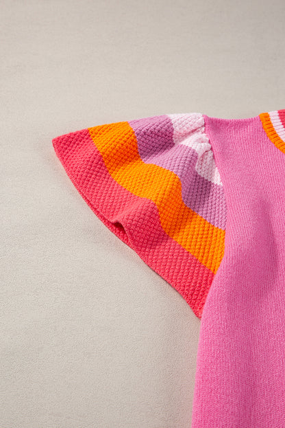 Hellrosa Strickpullover-T-Shirt mit kontrastierenden Flatterärmeln