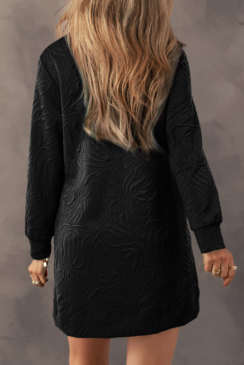 Schwarzes, strukturiertes Jacquard-Minikleid mit Viertelreißverschluss