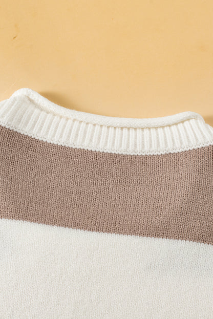 Khakifarbenes, gestreiftes, leicht gestricktes Oberteil mit kurzen Ärmeln
