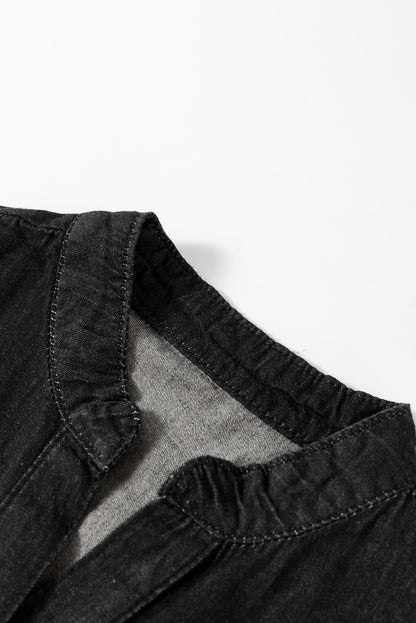 Schwarzes Chambray-Minikleid mit Rüschen, 3/4-Ärmeln, Stufen und V-Ausschnitt