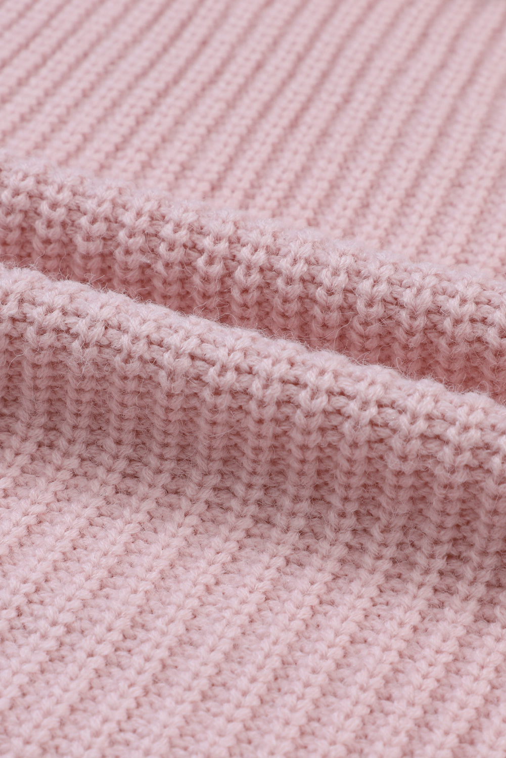 Rosafarbener Oversize-Strickpullover mit umgeschlagenen Ärmeln