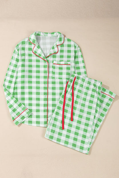 Grüner Pyjama mit Karomuster und Kontrastbesatz in Übergröße, langärmlig