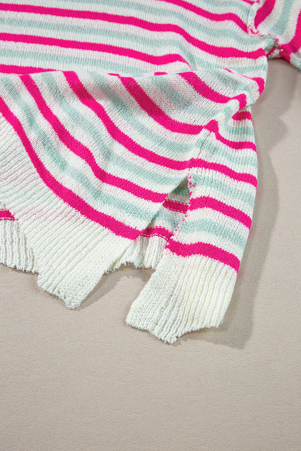 Oversize-Pullover mit überschnittenen Schultern und Tasche, Rosenstreifen