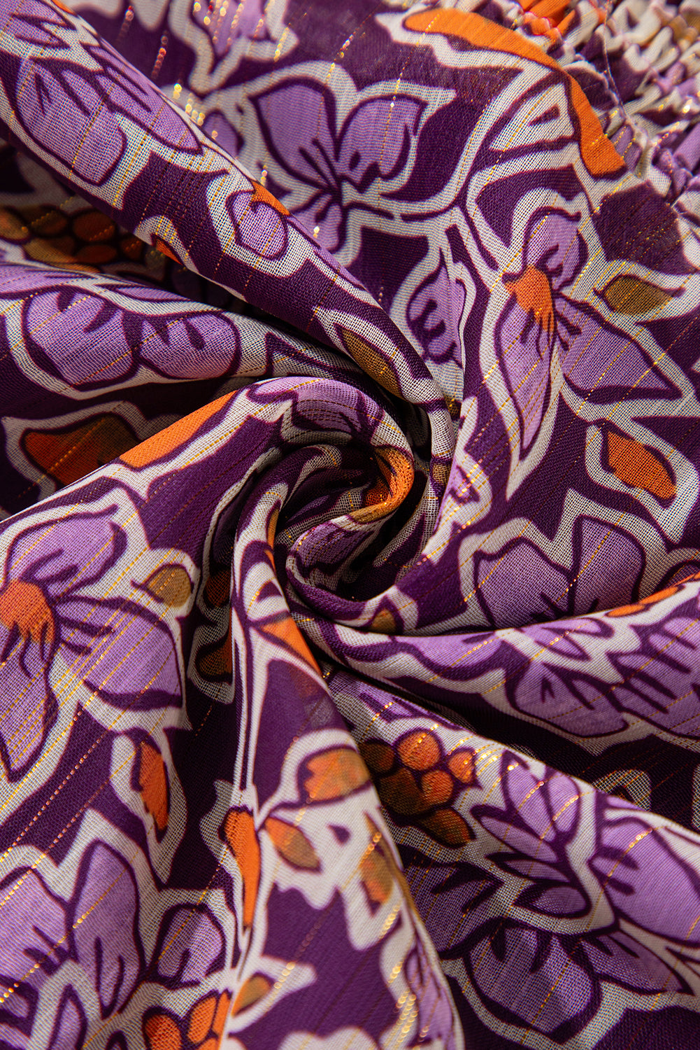 Lilafarbenes Minikleid mit Blumenmuster, gesmokten Puffärmeln und hohem Halsausschnitt