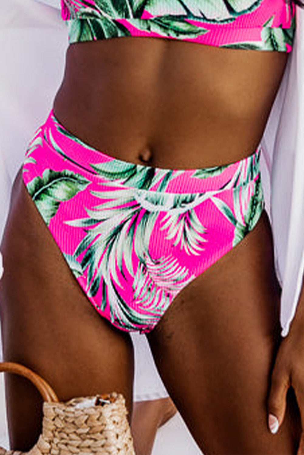 Strukturiertes Bikinihöschen mit tropischem Print in Rose
