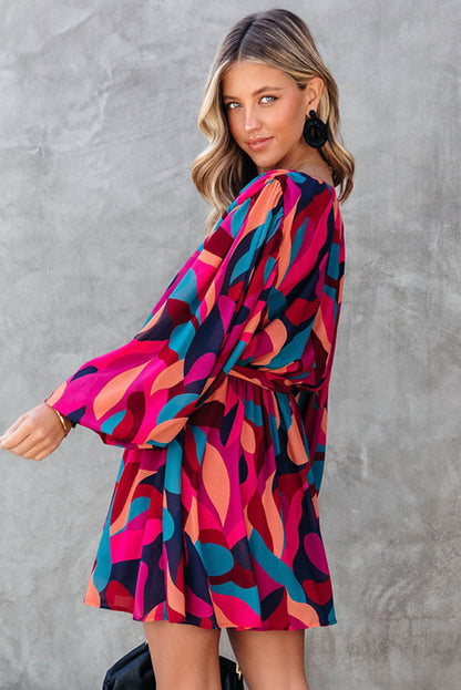 Feuerrotes Minikleid mit abstraktem Print und Gürtel und Puffärmeln