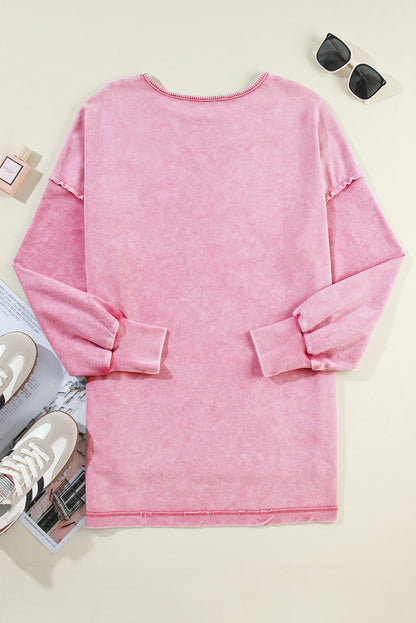 Sweatshirt mit überschnittener Schulter und Mineralwaschung in Erdbeerrosa