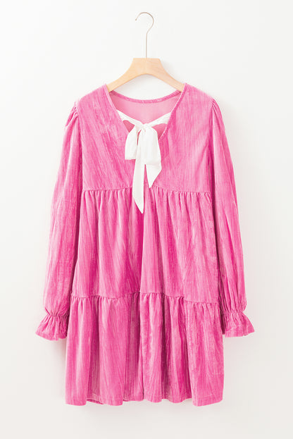 Erdbeerrosa Minikleid aus Samt mit Volantärmeln und Rüschen