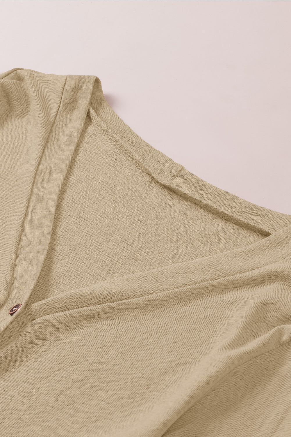 Einfarbige Strickjacke mit offener Vorderseite und Knöpfen
