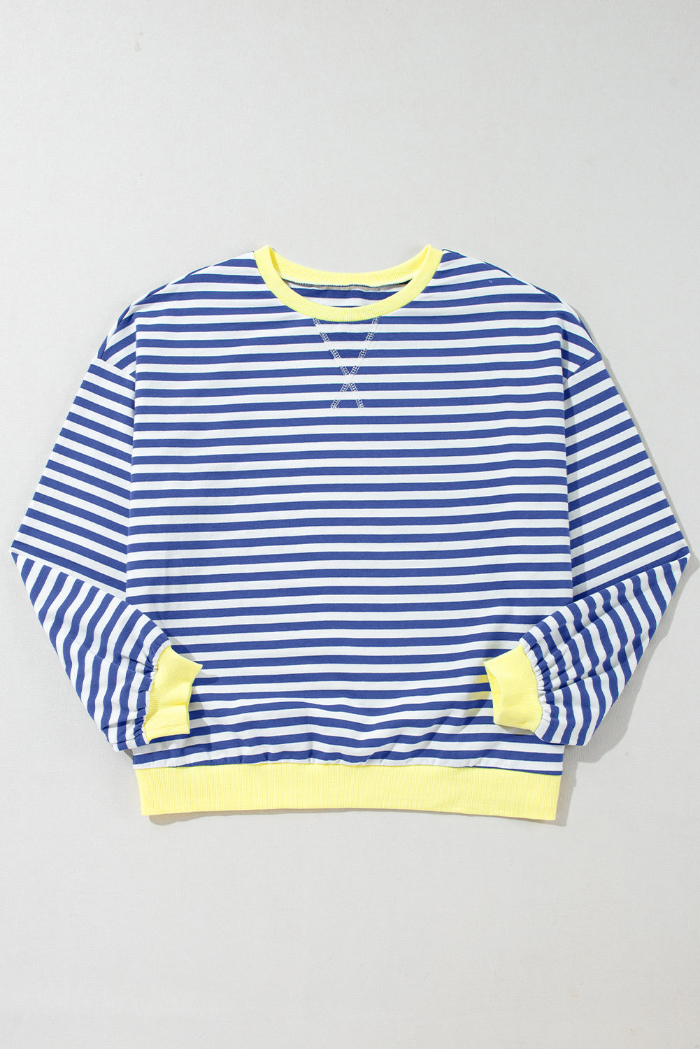 Übergroßes Pullover-Sweatshirt mit Kontrastbesatz und blauen Streifen