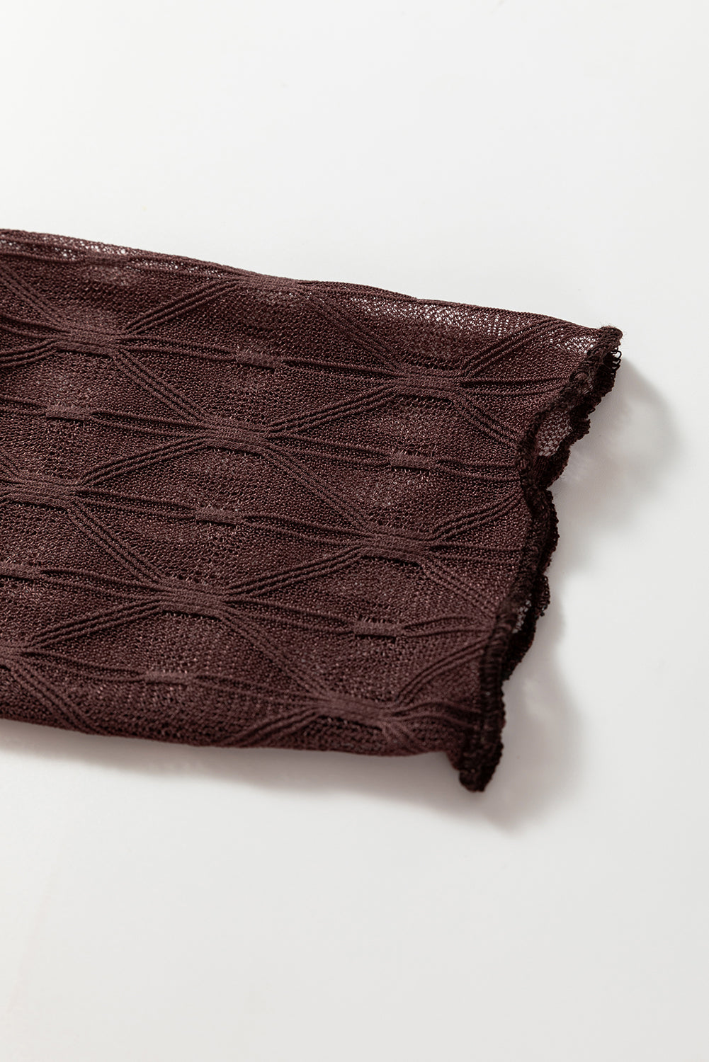 Kaffeebraunes, schmales Langarm-Top mit transparentem Netzstoff und gemustertem Saum