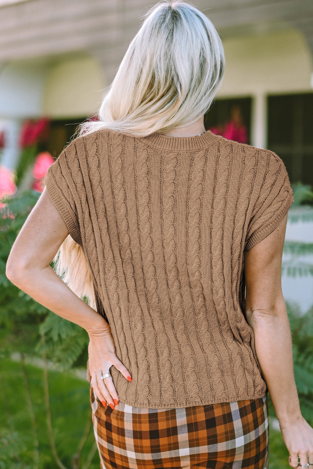 Hellbeiger, kurzärmliger Zopfmusterpullover mit Rundhalsausschnitt