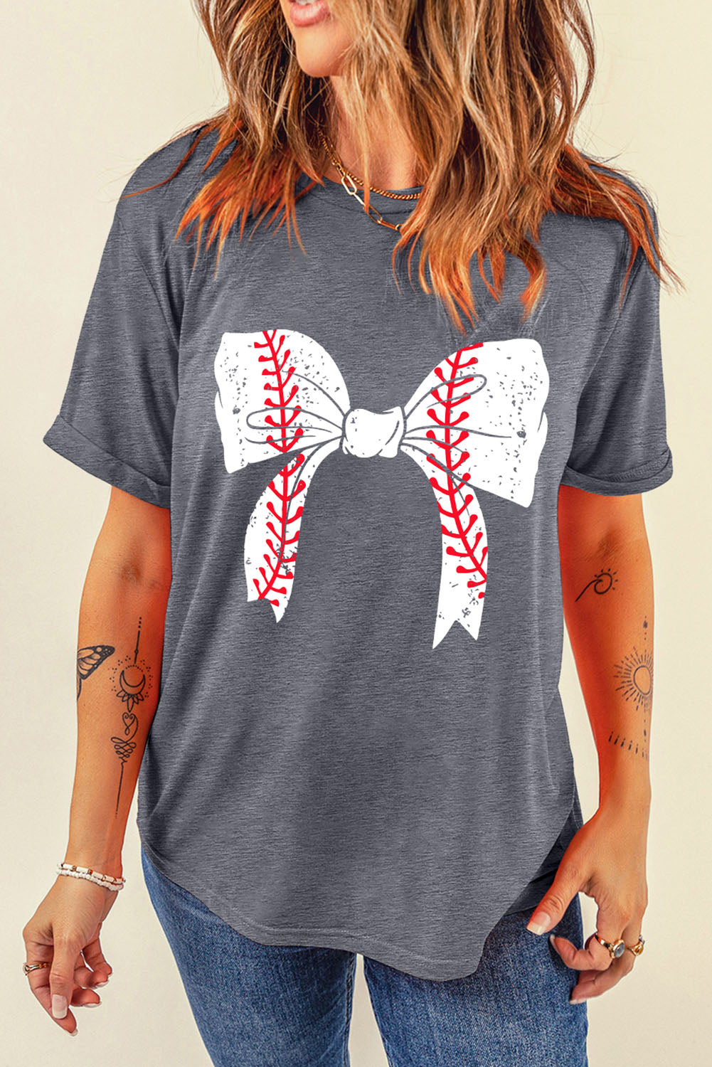 Graues Baseball-T-Shirt mit Schleife und Grafik