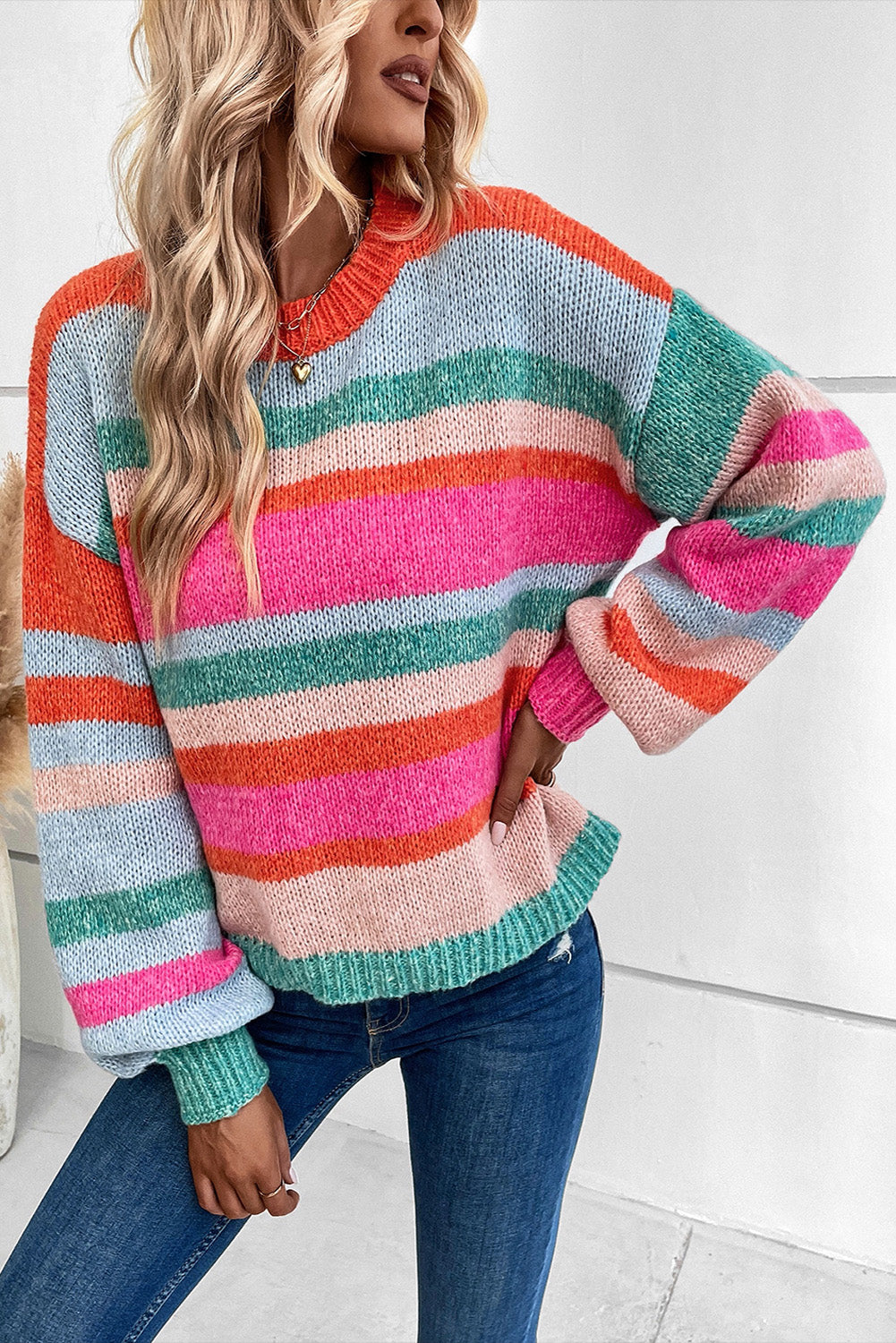 Mehrfarbig gestreifter Strickpullover mit tief angesetzten Schultern und Puffärmeln