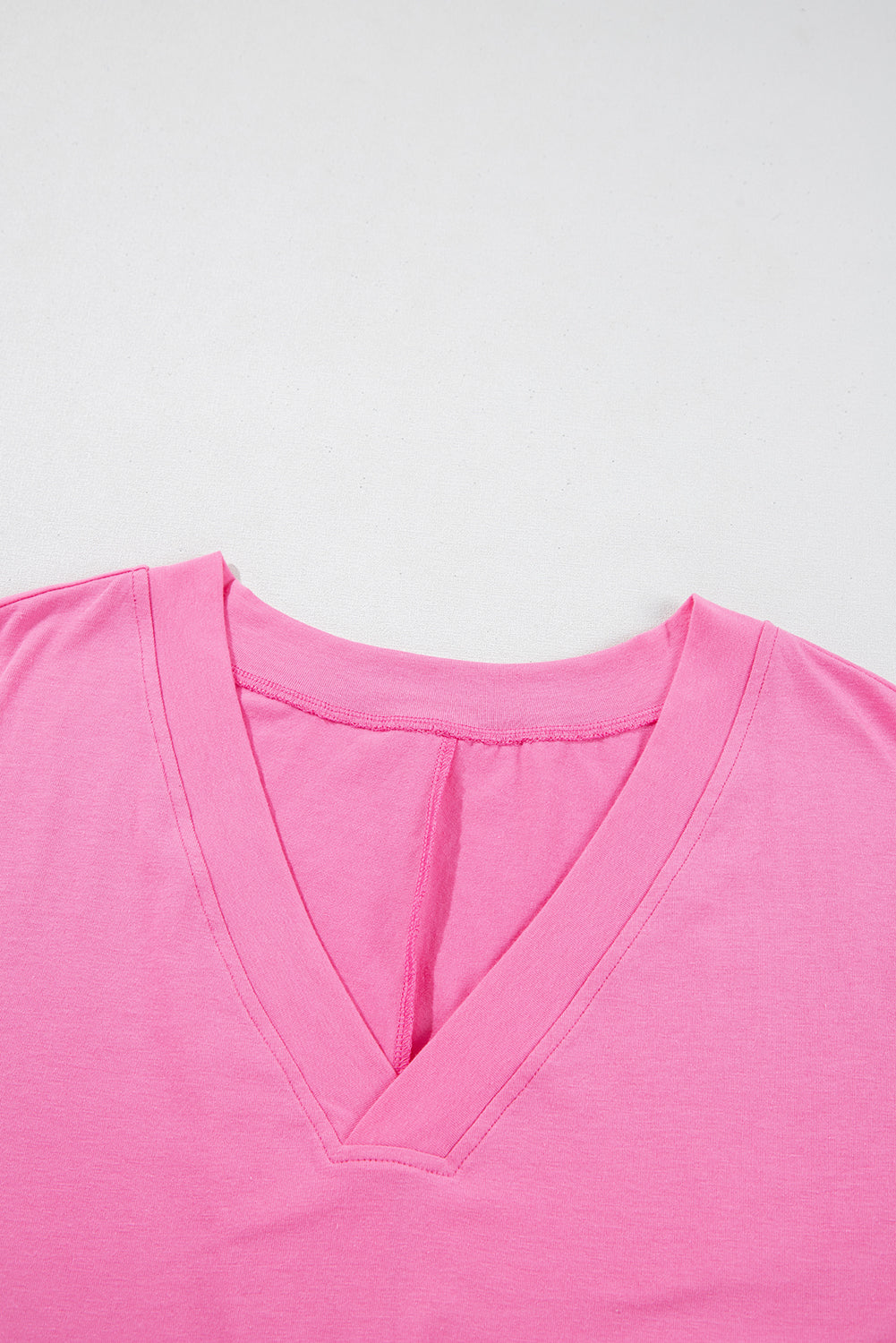 Bonbon – Lockerer Strick-Strampler mit halblangen Ärmeln und V-Ausschnitt