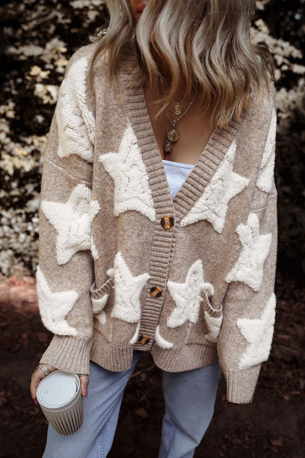 Khakifarbener Sherpa-Strickpullover mit Sternenmuster und Taschen
