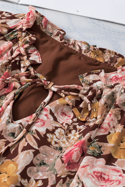 Rosa Bluse mit Blumenmuster und Ballonsaum und Schlitz am Ausschnitt