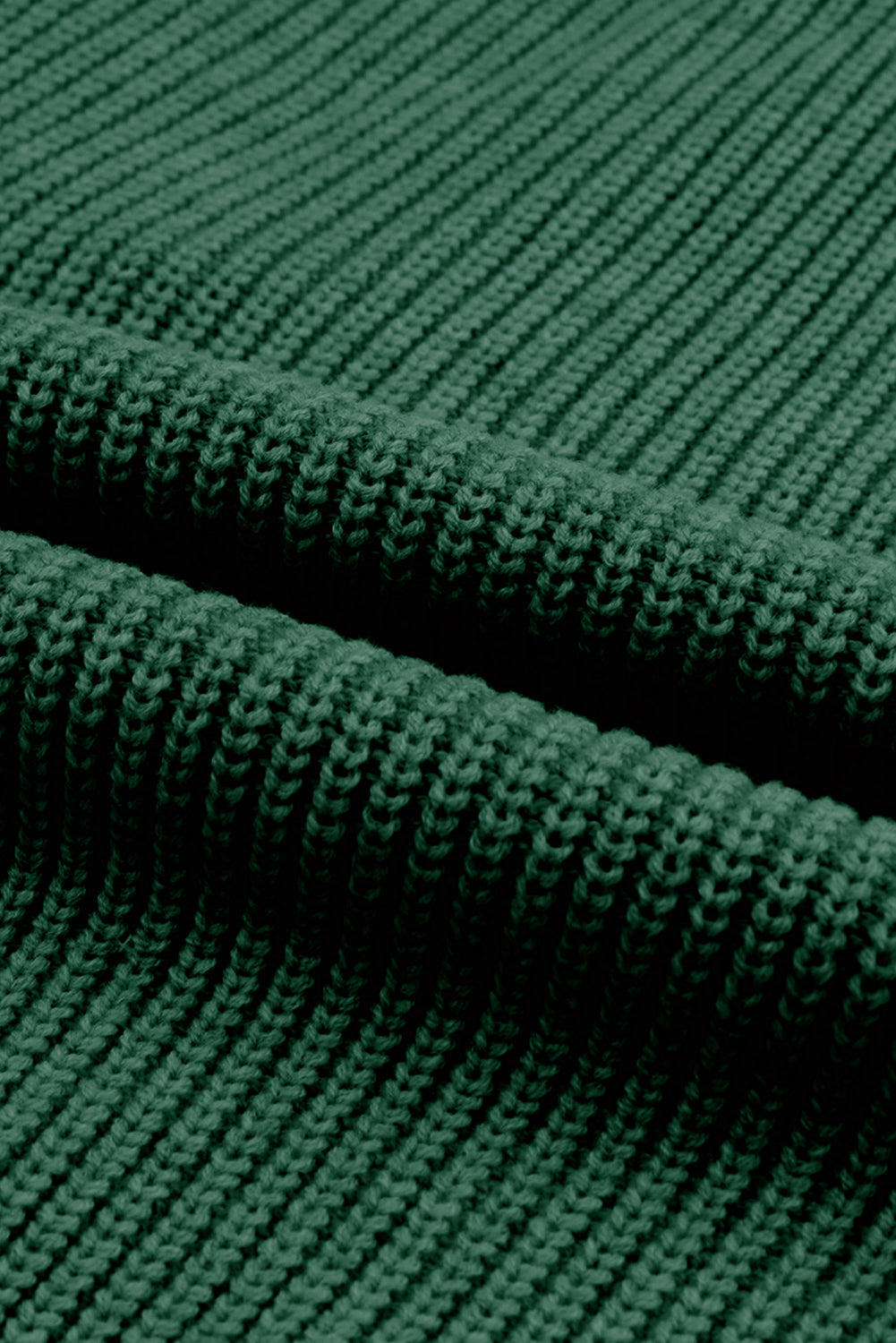 Grünes Set aus Strickpullover mit V-Ausschnitt und Freizeithose