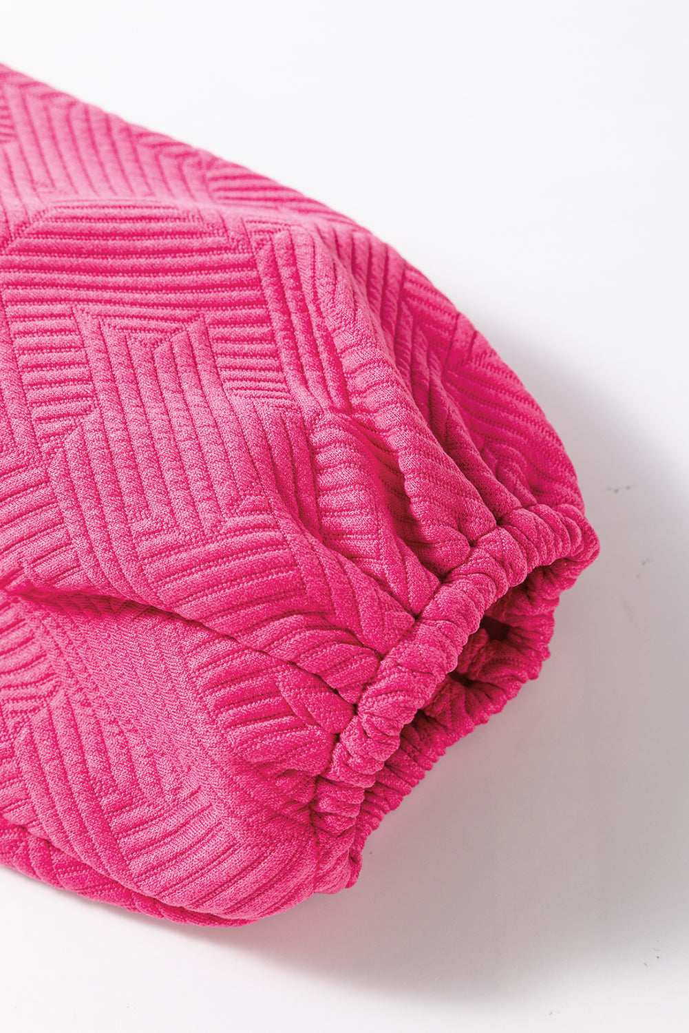Rosarotes Set aus strukturiertem Oberteil und Hose mit Puffärmeln
