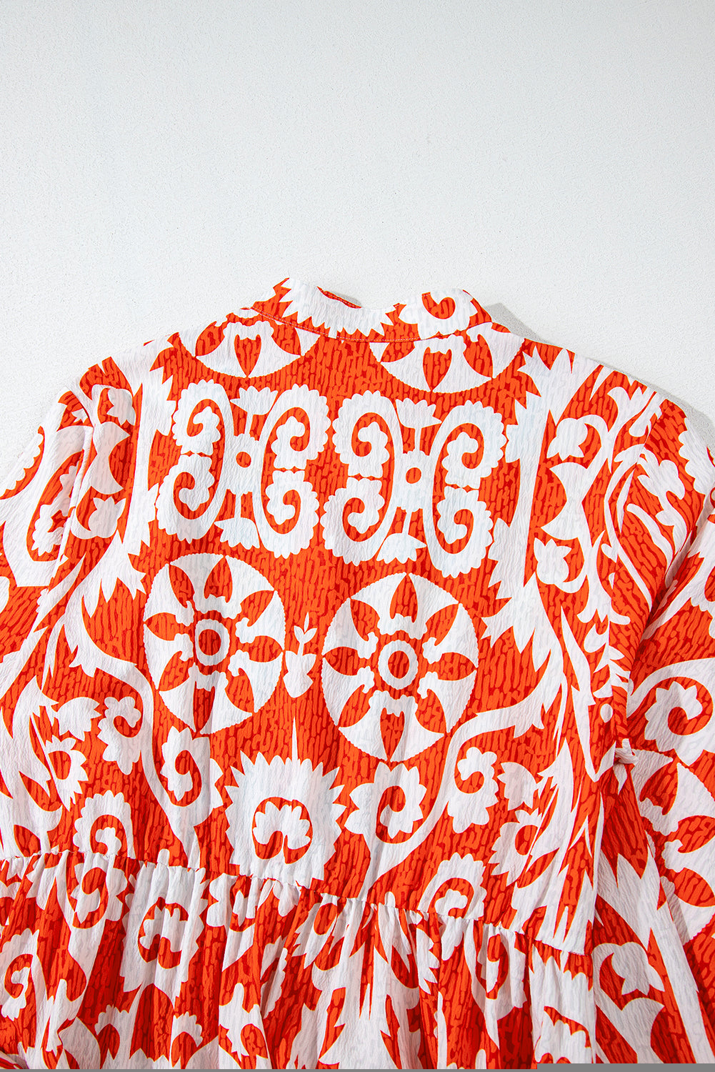 Oranges Boho-Maxikleid mit geometrischem Print und langen Ärmeln