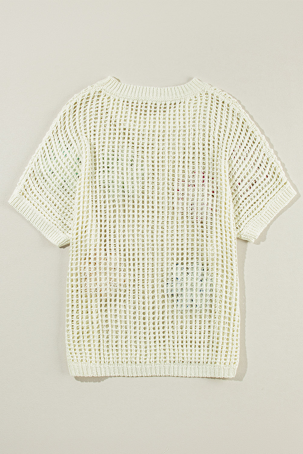 Weißes T-Shirt mit Häkelblumen-Aushöhlung