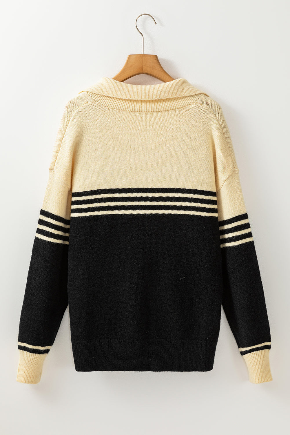 Schwarzer Pullover mit Colorblock-Streifen und V-Ausschnitt