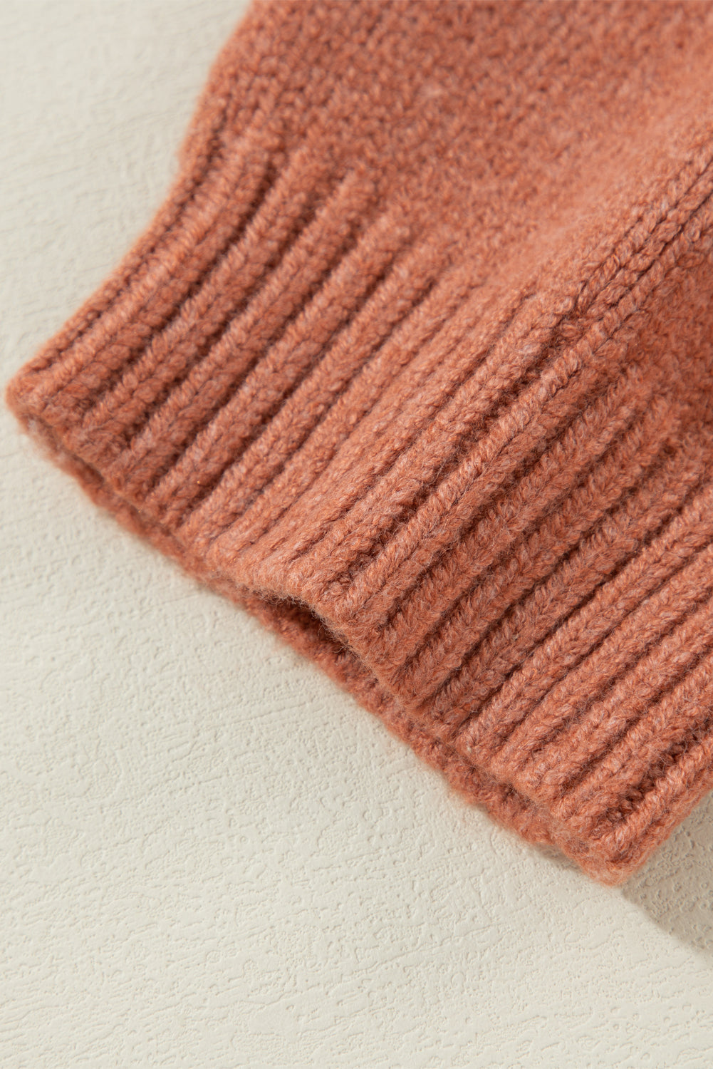 Kurzer Cardigan mit überschnittenen Schultern und offener Vorderseite in Hellbeige