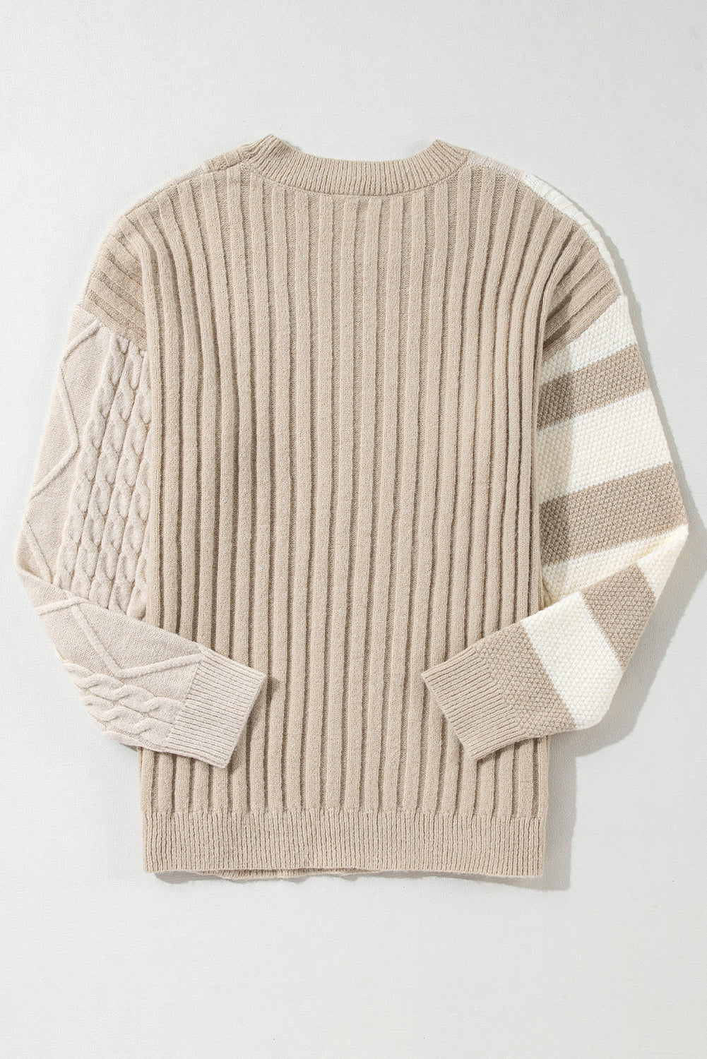 Khakifarbener Pullover mit Zopfmuster und Colorblock-Muster, Rundhalsausschnitt und überschnittener Schulter