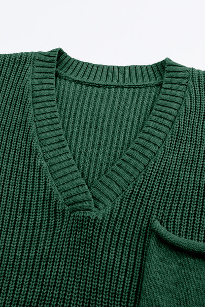 Grünes Set aus Strickpullover mit V-Ausschnitt und Freizeithose