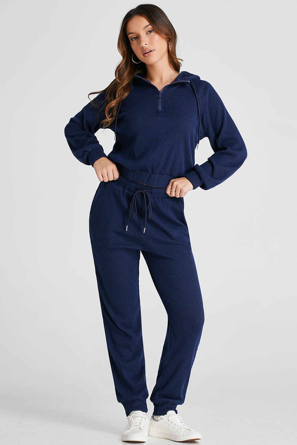 Marineblaues Set aus kurzem Hoodie und Jogginghose mit Kordelzug