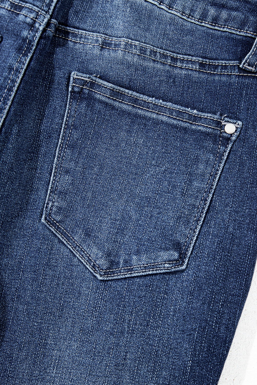 Segelblaue, Mineralwaschung, Saum mit hohem Bund und Schlagjeans
