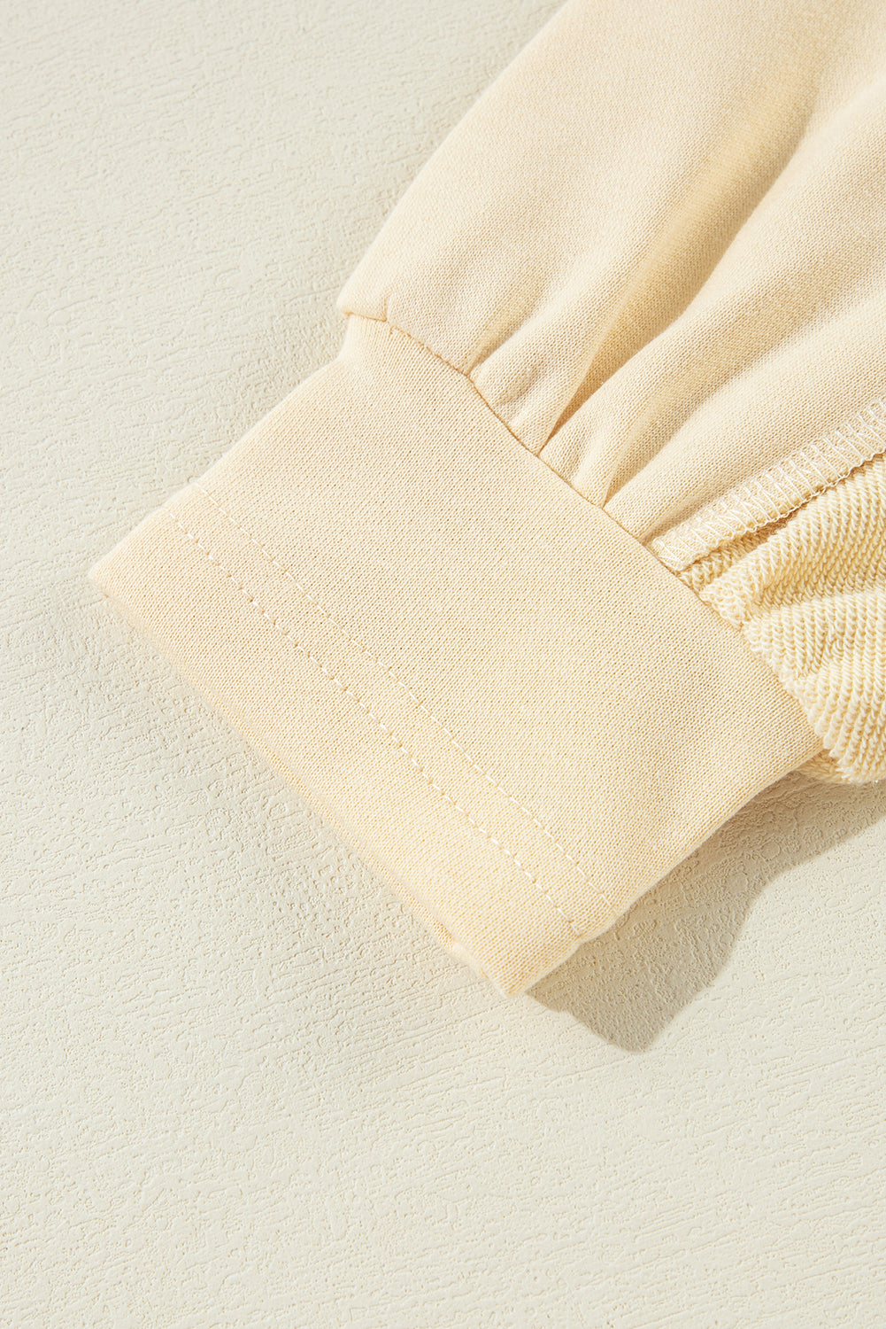 Beiges Pullover-Sweatshirt mit Rundhalsausschnitt