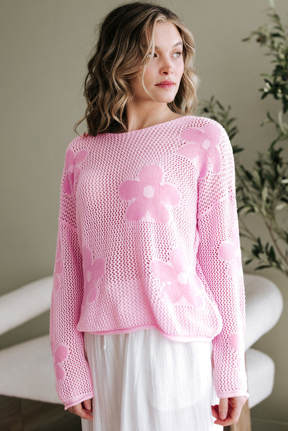 Hellrosa Strickpullover mit großer Blume und tief angesetzter Schulterpartie