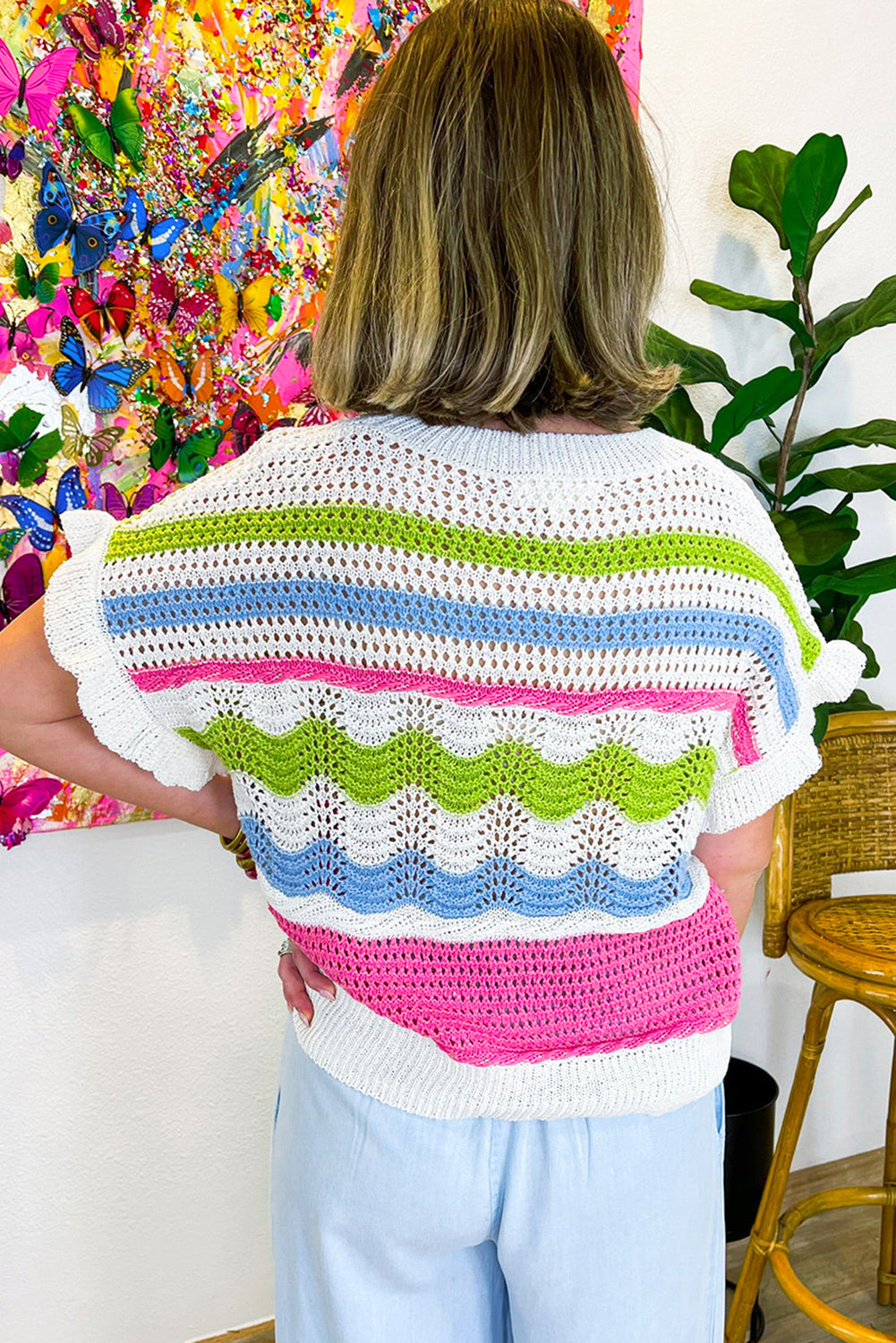 Weißes, kurzärmliges Pullover-Oberteil mit Häkelstrick und Farbblockdesign