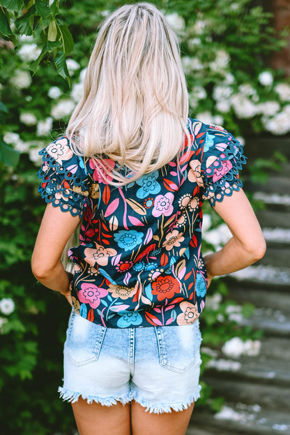 Grüne Sommerbluse mit Rüschenärmeln und Blumenmuster
