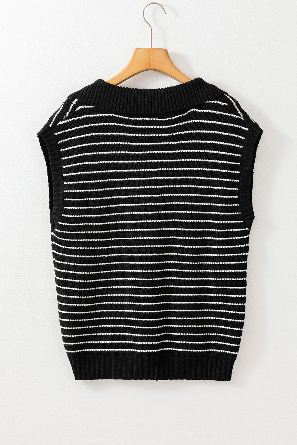 Schwarzes, gestreiftes Umlege-Tanktop mit V-Ausschnitt