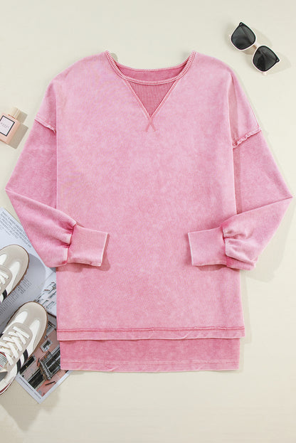 Sweatshirt mit überschnittener Schulter und Mineralwaschung in Erdbeerrosa